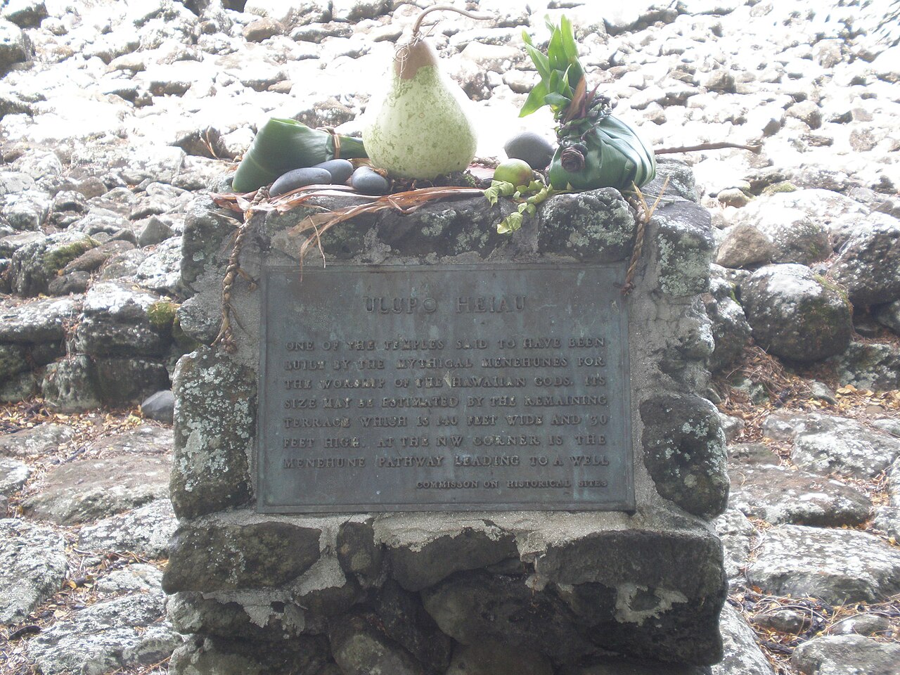 Heiau-Ulupo-altar.JPG